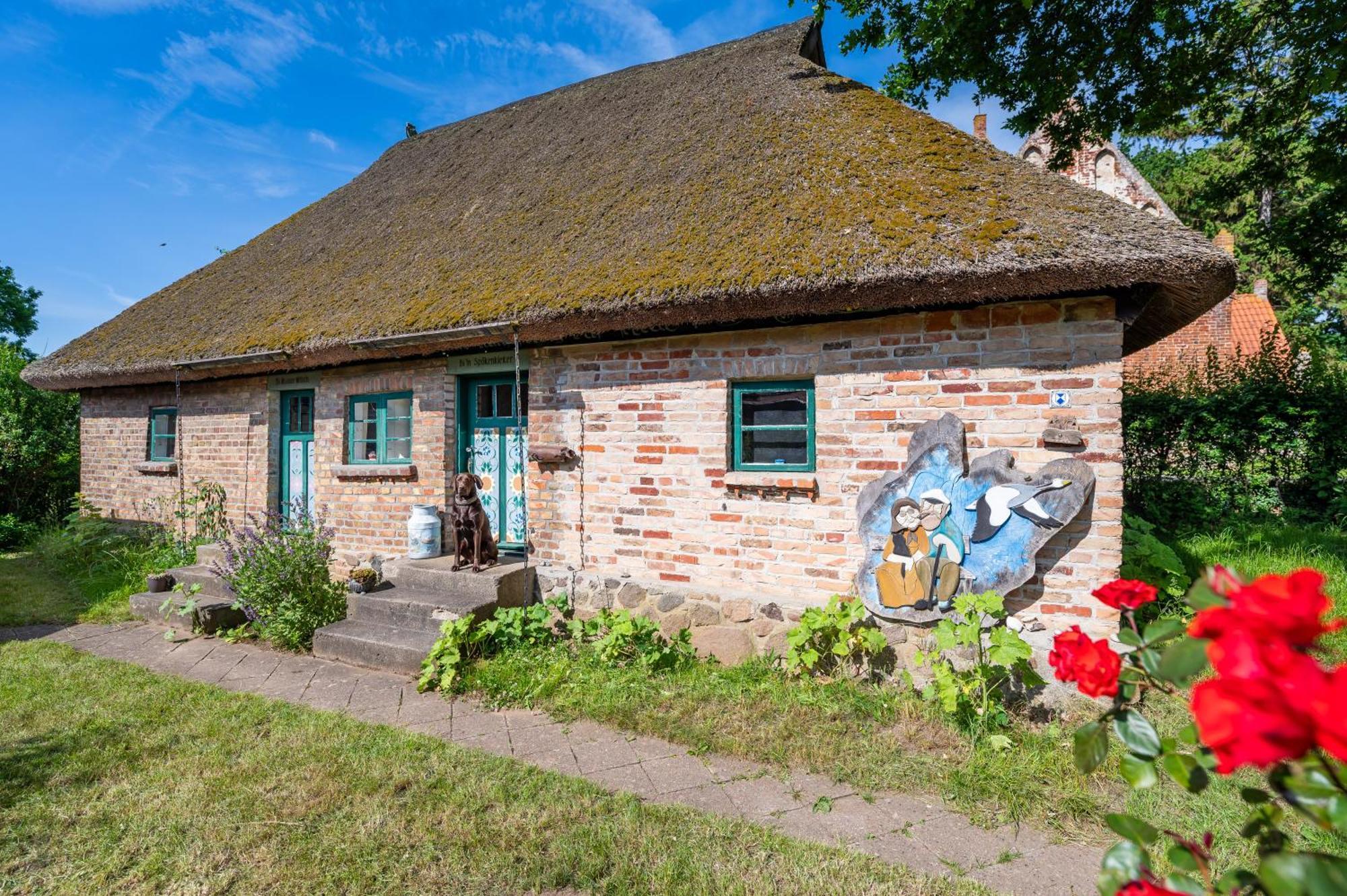 Hexenhaus Auf Ruegen Appartement Rappin Buitenkant foto