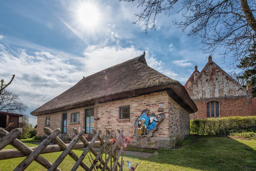 Hexenhaus Auf Ruegen Appartement Rappin Buitenkant foto